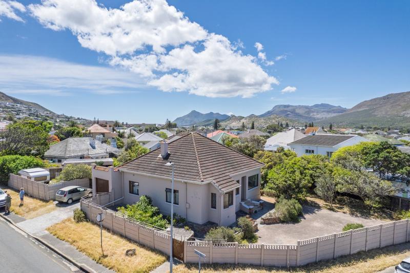 2 Bedroom Property for Sale in Fish Hoek Western Cape